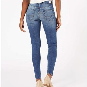 Levi signature begging